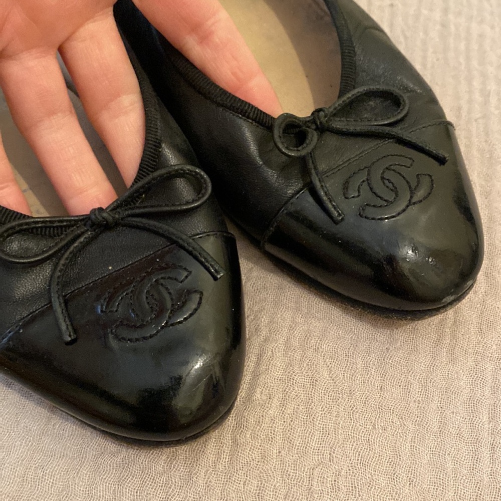 Chanel Black Leather Flats with Bow Detail. Size 41 1/2 - Picture 11 of 11